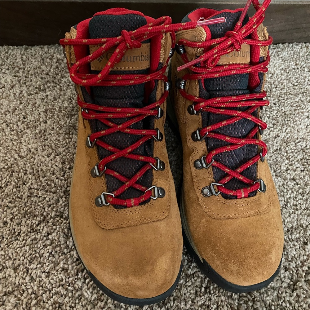Columbia newton ridge plus hiking boots worn once size 10